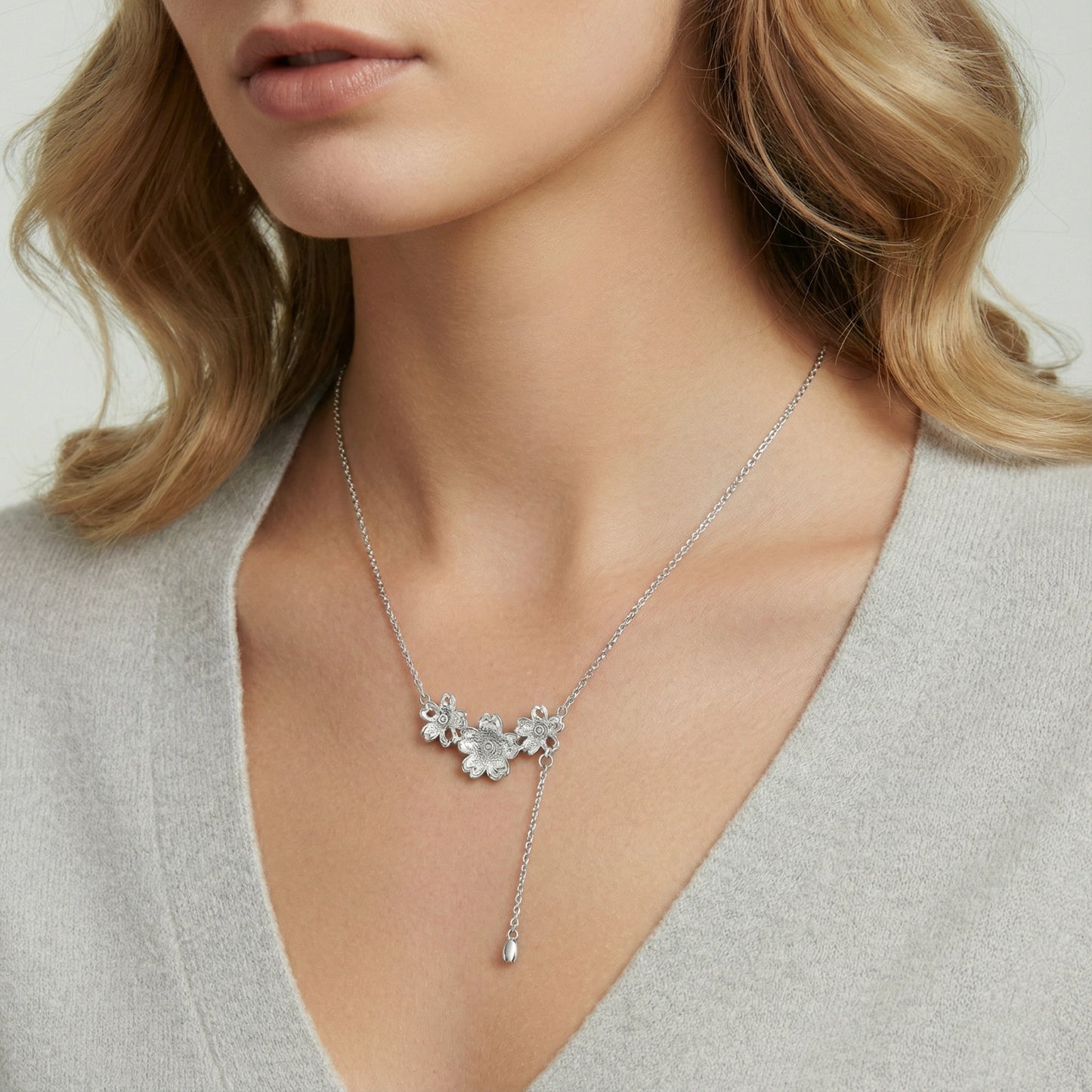 Silberne Blüten-Lariat - Vondora
